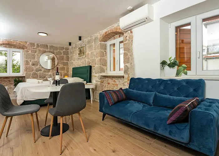 Maki Stone House - Free parking