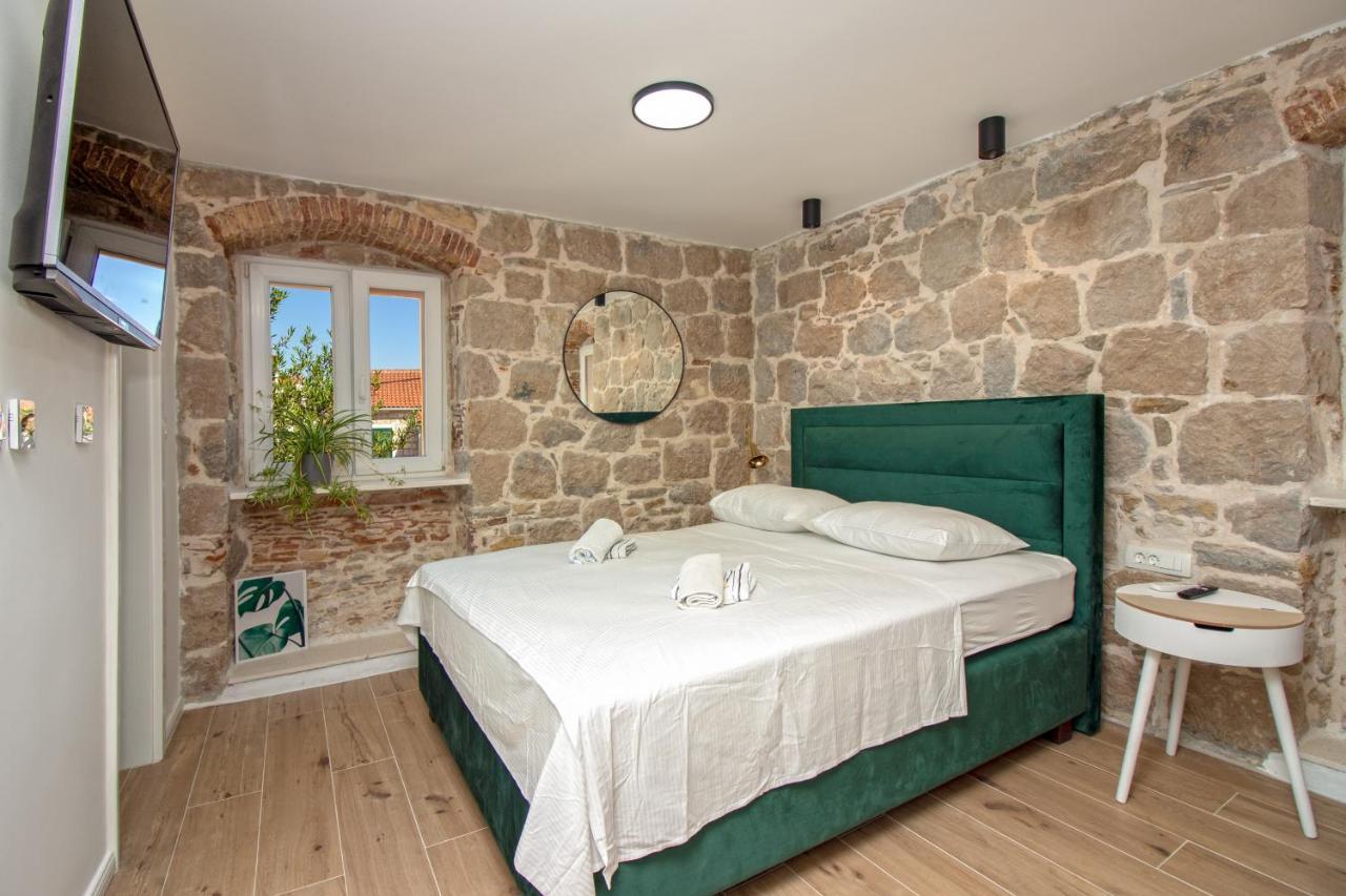 Maki Stone House - Free Parking Split