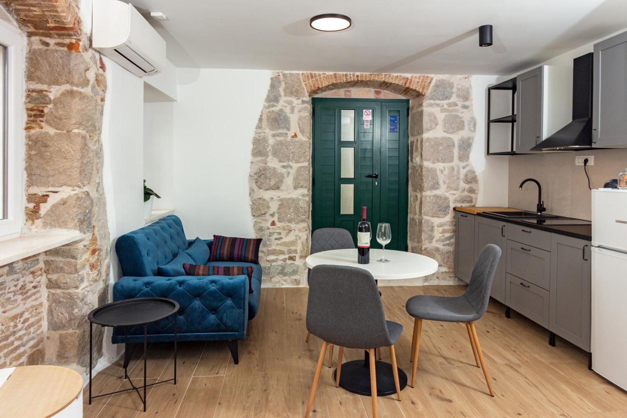 Maki Stone House - Free Parking