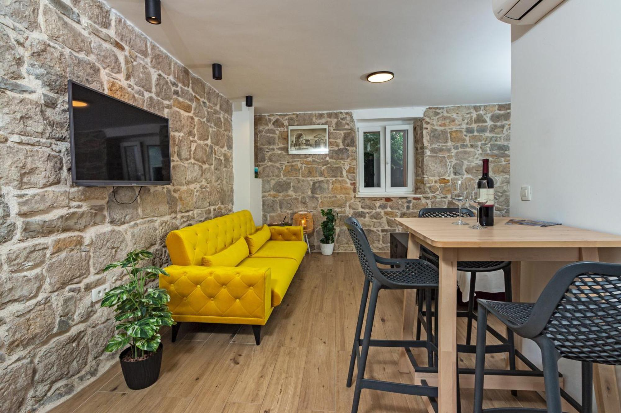 Maki Stone House - Free Parking Split